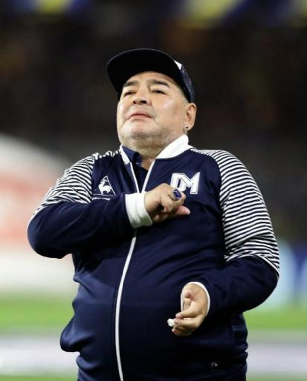 Belgen in het buitenland - Diego Maradona feliciteert Dries Mertens met record