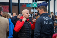 L'aéroport de Charleroi restera fermé mercredi; cinq policiers blessés