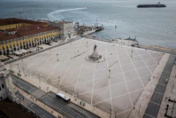 Covid: le Portugal rouvre les musées, les terrasses de café et les collèges