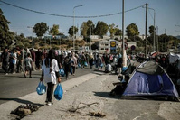 Cinq migrants arrêtés pour l'incendie du camp de Moria à Lesbos