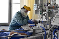 Hôpitaux: La phase 2B qui débute lundi prévoit 2.800 lits de soins intensifs
