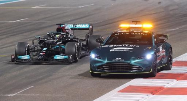 Mercedes reconnaît finalement la victoire et le titre de Max Verstappen