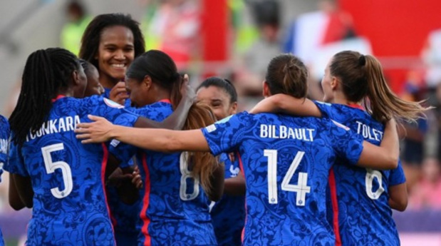 EK vrouwenvoetbal 2022 - Françaises starten met 5-1 zege tegen Italië in groep van Red Flames