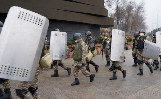 Huit membres des forces de l'ordre tués dans les émeutes au Kazakhstan