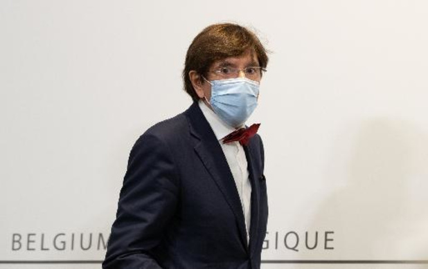 Elio Di Rupo hospitalisé pour une fracture de la rotule après une chute à Mons