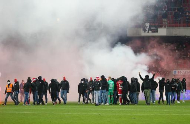 Twee matchen achter gesloten deuren voor Standard, zege Charleroi bevestigd