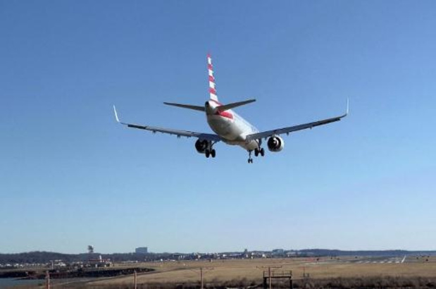 Amerikaanse luchtvaartmaatschappijen schrappen vluchten nu omikron zich verspreidt