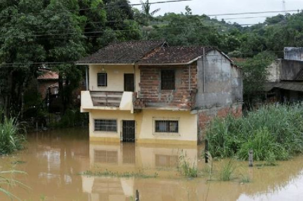 Brésil: 37 communes inondées, le bilan s'alourdit à 18 morts