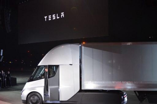 Eerste Tesla-vrachtwagens dit jaar nog op de weg