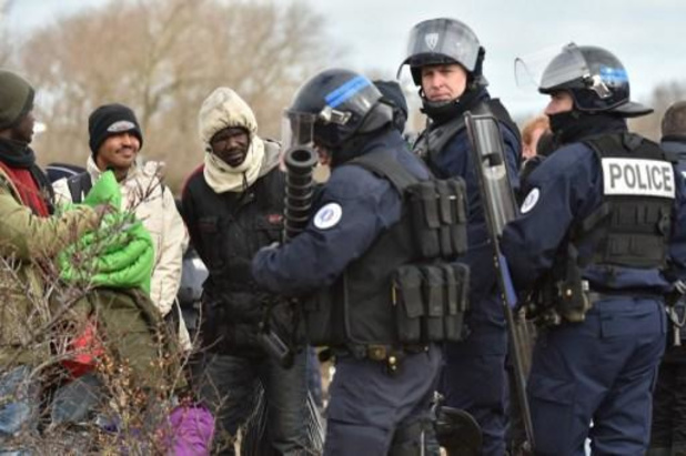 Confrontatie tussen migranten en politie in Calais leidt tot gewonden