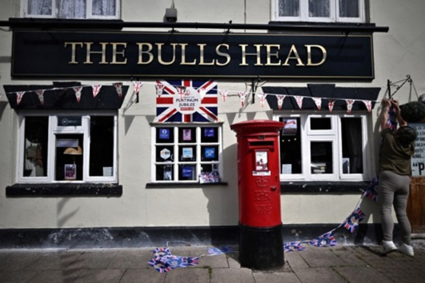 Britse pubs en restaurants knippen noodgedwongen in openingsuren