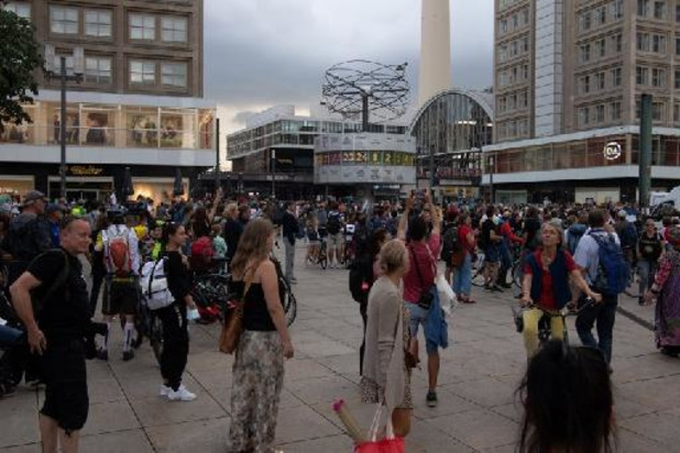 Des manifestations contre les mesures anti-Covid interdites à Berlin à cause des violences