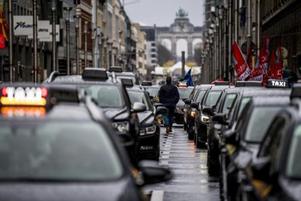 Plan taxi: Le gouvernement bruxellois continue à travailler à la recherche d'une solution temporaire