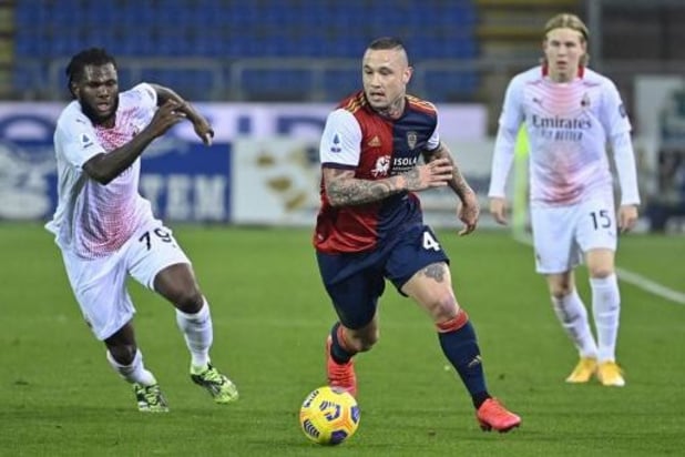 Nainggolan slikt met Cagliari in het slot de gelijkmaker tegen Sassuolo