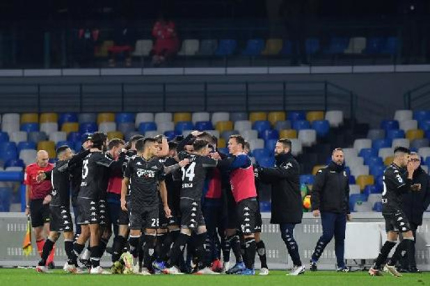 Belgen in het buitenland - Napoli en Mertens glijden af naar vierde plaats na thuisverlies tegen Empoli