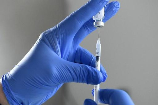 Le vaccin Pfizer serait efficace contre Omicron après trois doses, une version spécifique prévue en mars
