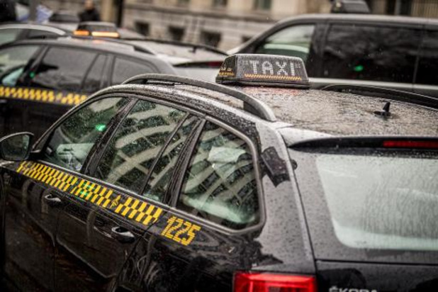 Mobilisation des chauffeurs de taxis devant le parlement bruxellois