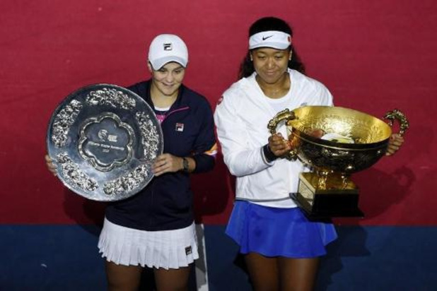 Naomi Osaka titrée à Pékin en dominant la N.1 mondiale Asleigh Barty en finale