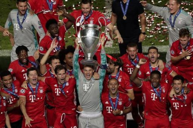 Le Bayern contre Séville s'affrontent devant du public pour le 1er trophée européen