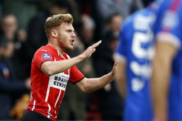 Belgen in het buitenland - PSV wint van Go Ahead Eagles en komt aan de leiding in Nederland