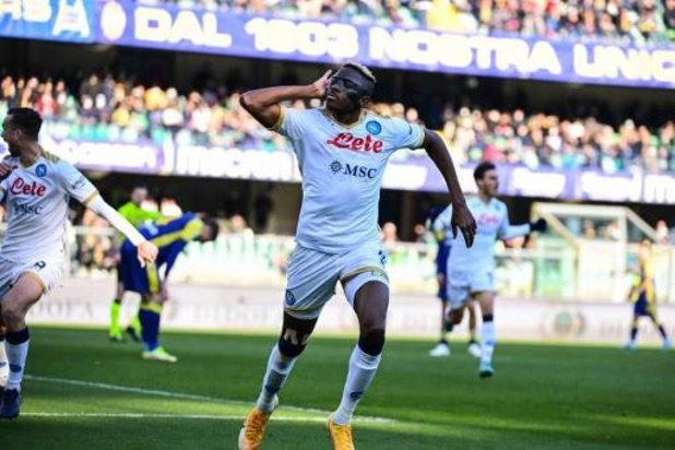 Naples s'impose au Hellas Vérone et revient à trois longueurs de l'AC Milan