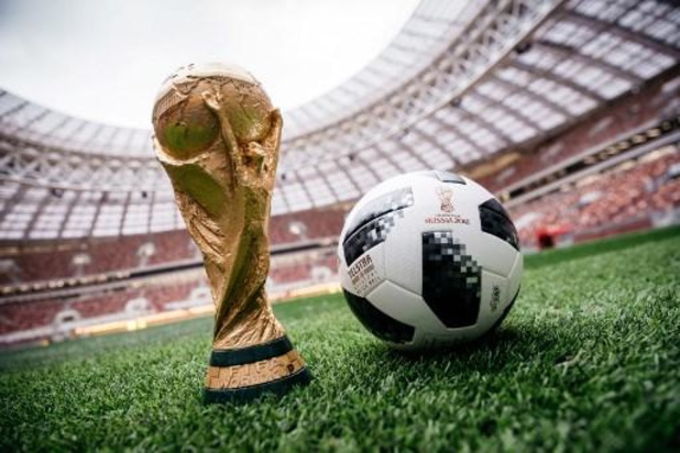 "Europese bonden overwegen uit FIFA te stappen in dispuut over tweejaarlijks WK"