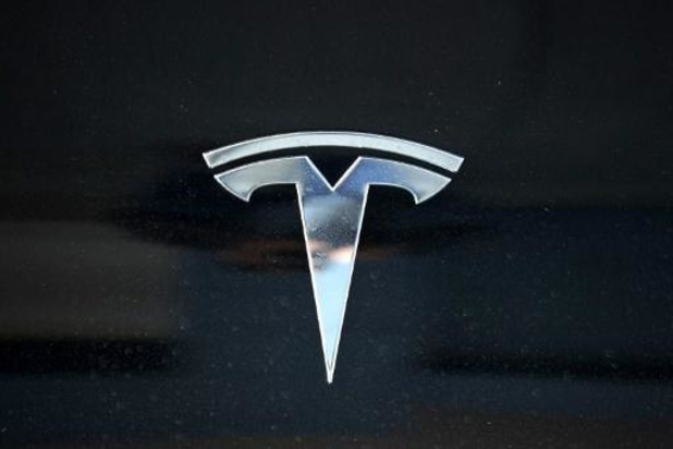Risque d'ouverture du capot en marche: rappel de voitures Tesla