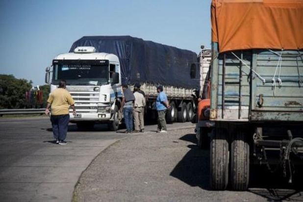 Une grève des transporteurs paralyse les exportations agricoles en Argentine