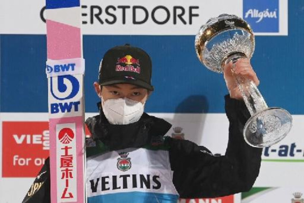 Japanner Ryoyu Kobayashi wint vierschansentoernooi Oberstdorf