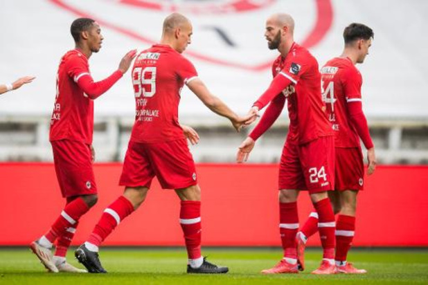 Jupiler Pro League - Antwerp rekent vlot af met gehavend Charleroi