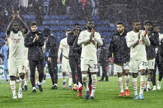 Belgen in het buitenland - AC Milan behoudt leiding in Serie A met winst bij Cagliari