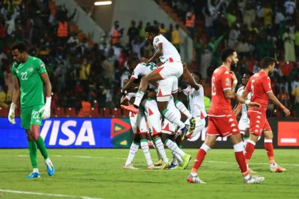 Africa Cup - Burkina Faso volgt gastland Kameroen richting halve finales
