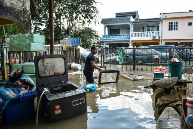 Malaisie: des milliers d'habitants fuient les inondations qui s'aggravent