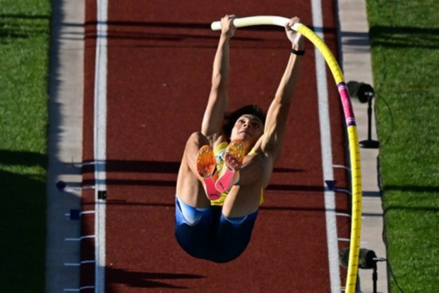 WK atletiek - Duplantis zweeft met nieuw wereldrecord naar goud in polsstokspringen