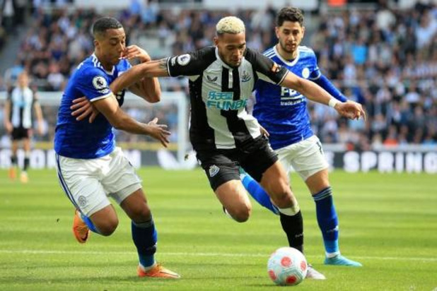 Newcastle arrache la victoire au bout du suspense face à Leicester