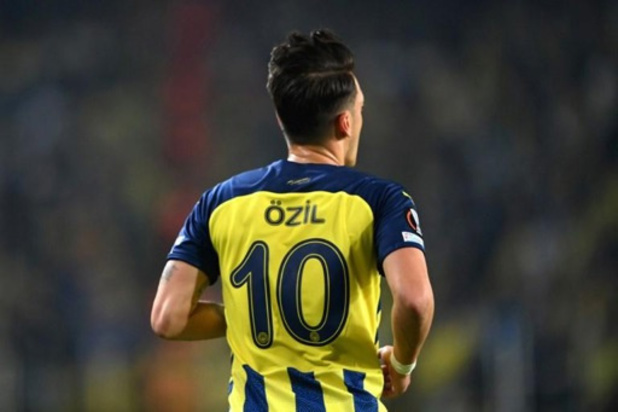 Mesut Özil quitte Fenerbahçe d'un commun accord avec le club