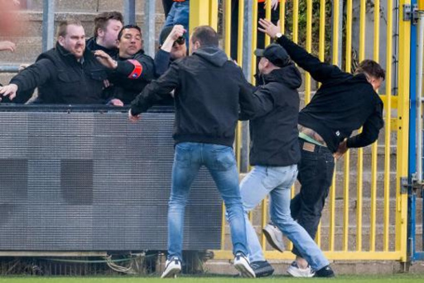 Jupiler Pro League - Union-Beerschot kort voor tijd gestaakt door wangedrag bezoekende fans