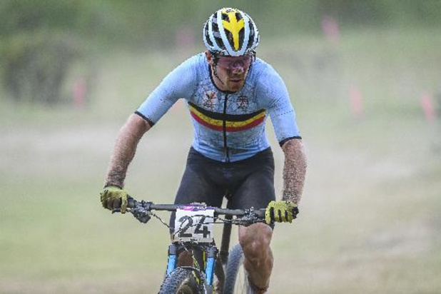 Tom Pidcock gagne en mountainbike, Jens Schuermans 18e, Van der Poel abandonne