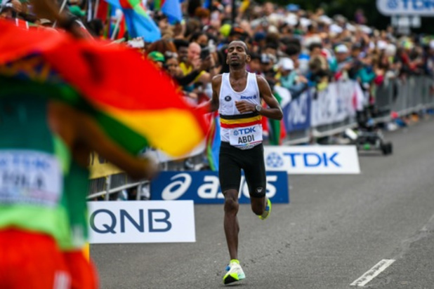WK atletiek - Bashir Abdi schrijft Belgische sportgeschiedenis: "Ik twijfelde om Tola te volgen"
