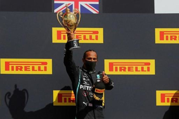 F1 - GP van Groot-Brittannië - Hamilton op drie wielen naar de zege: "Hart bonkte in mijn keel"