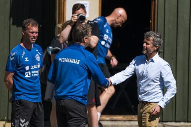 Le prince héritier Frederik de Danemark a rendu visite aux joueurs danois
