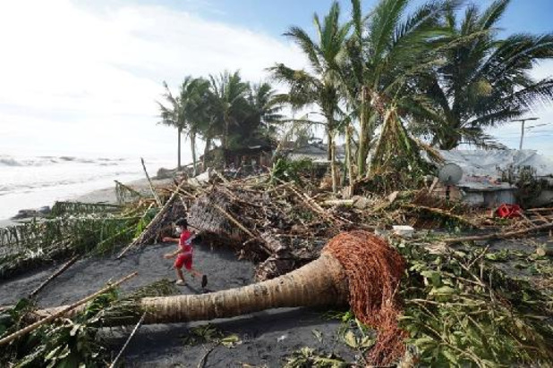 Philippines: au moins un mort dans le puissant typhon Rai