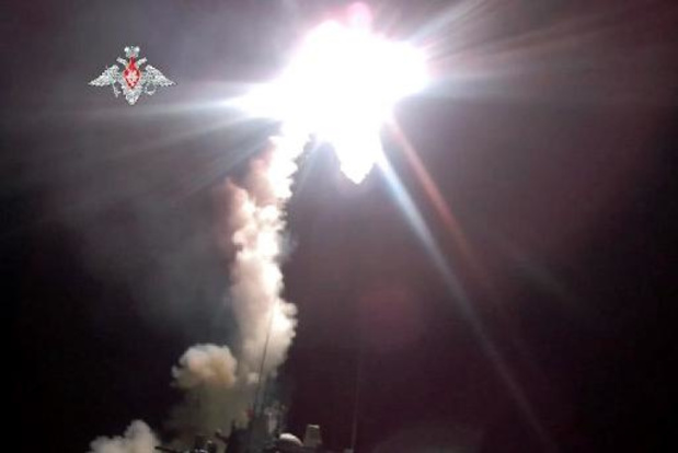 Poutine célèbre le tir d'une "salve" de missiles hypersoniques
