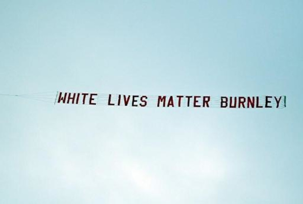 Protesten racisme en politiegeweld - Vliegtuig met "White Lives Matter" boven stadion Manchester City