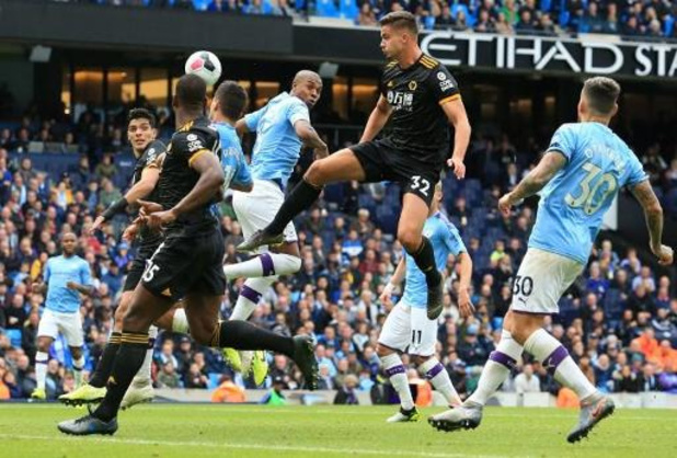 Les Belges à l'étranger - Wolverhampton et Leander Dendoncker infligent sa deuxième défaite à Manchester City