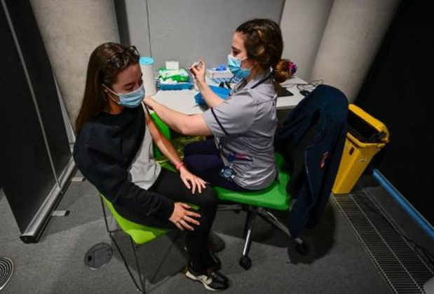 L'EMA n'a "pas encore de réponse" sur la nécessité d'un nouveau vaccin face à Omicron