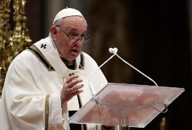A la messe de Noël, le pape appelle les fidèles à "la petitesse"