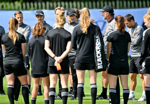 EK vrouwenvoetbal 2022 - Red Flames staan in openingswedstrijd tegen IJsland meteen onder druk