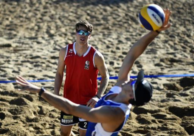 Euro de beach-volley : Dries Koekelkoren et Tom van Walle qualifiés pour le top 16 entre les gouttes