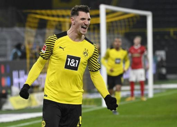 Les Belges à l'étranger - Meunier marque deux fois de la tête lors de la victoire de Dortmund